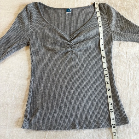 Old Navy Gray Ribbed Long Sleeve Top - Picture 5 of 6